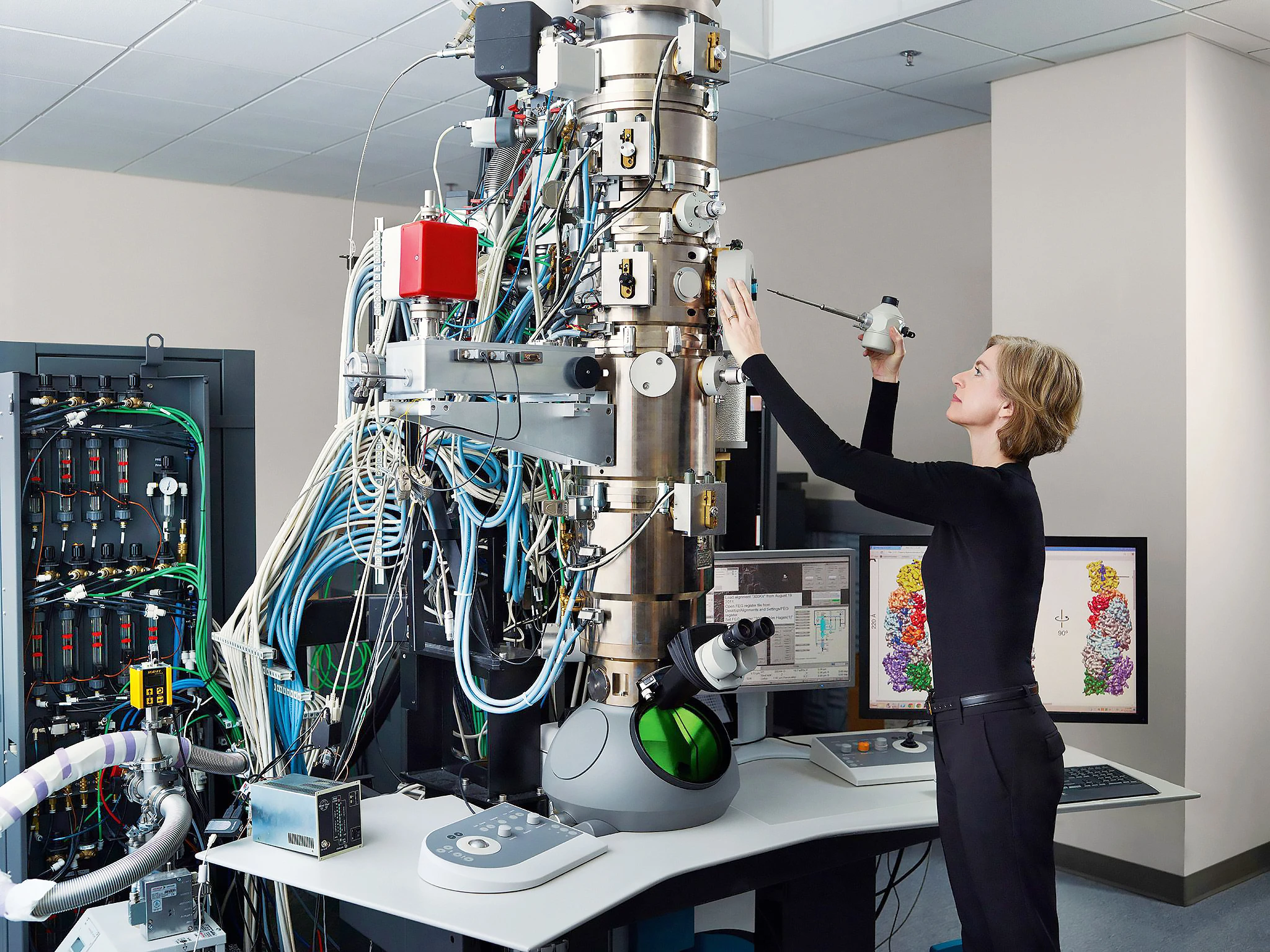 Jennifer A. Doudna using a combination of cryo-electron microscopy (Cryo-EM) and 3D image reconstruction